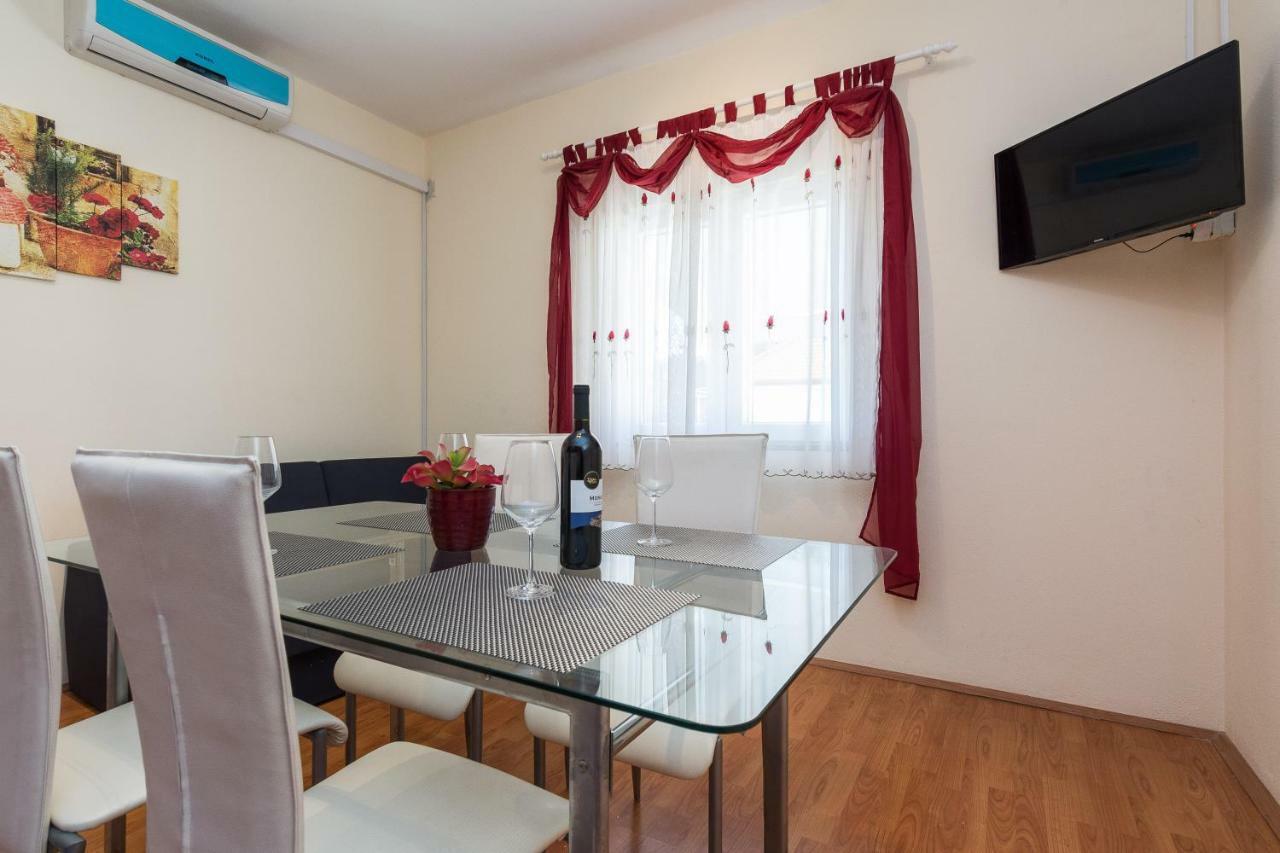 Apartman Mladenka Sukošan Eksteriør billede