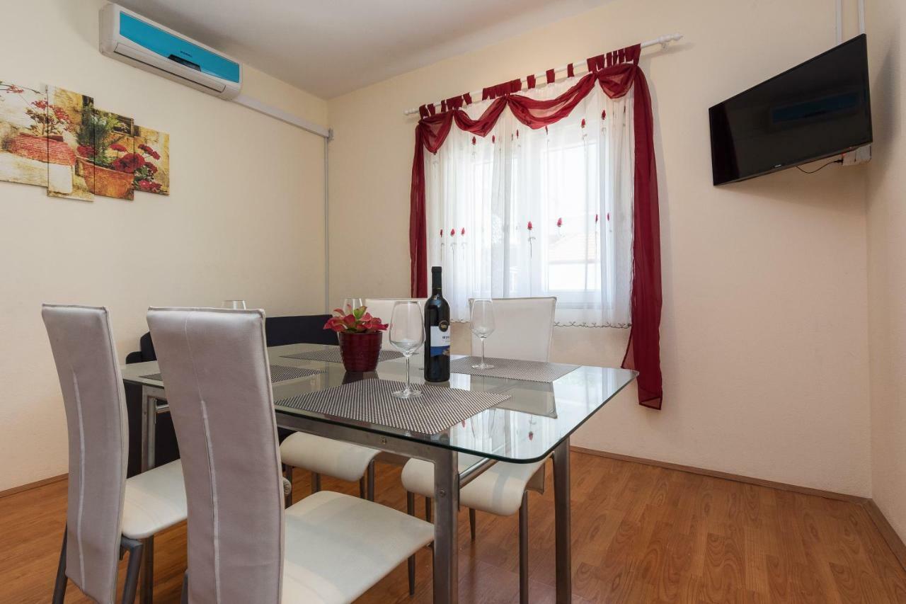 Apartman Mladenka Sukošan Eksteriør billede